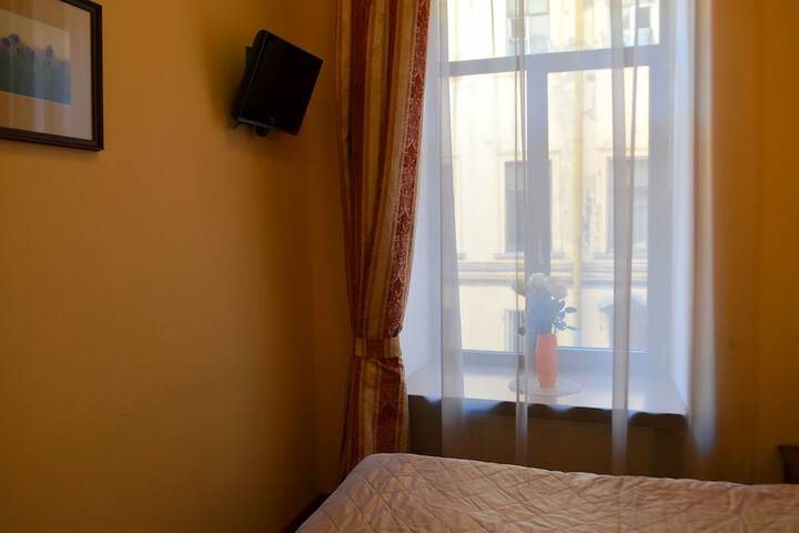 Room 10 of 115