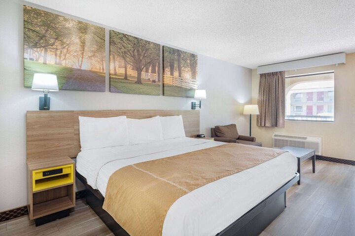 1 King Bed (1 of 5)