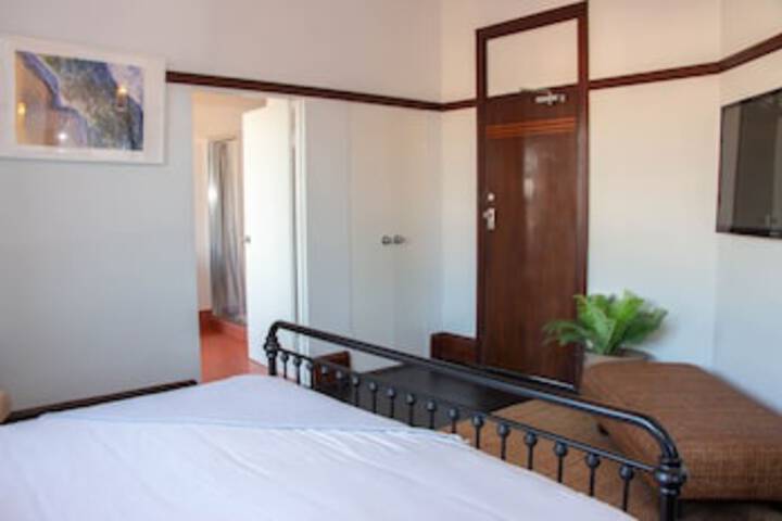 Room 37 of 192