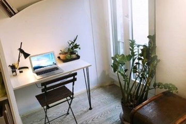 Room 9 of 16