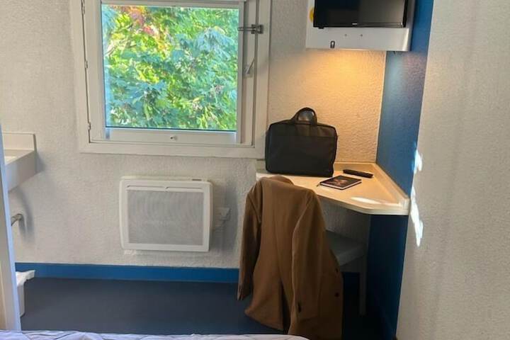 Room 7 of 14