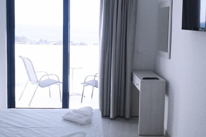 Room 8 of 96