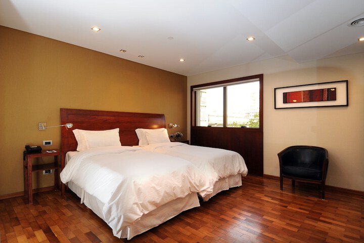 Room 34 of 77