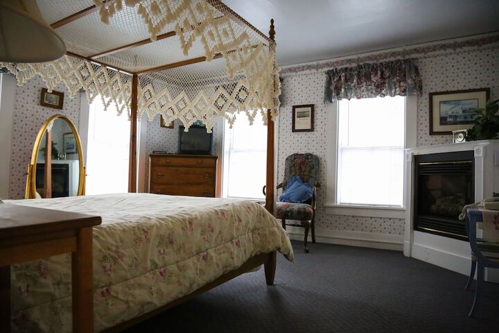 Room 87 of 165