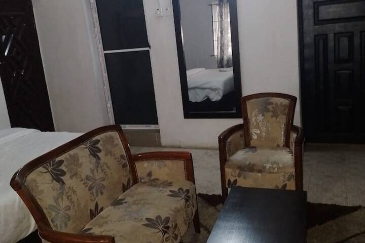 Room 4 of 15