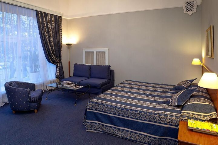 Room 27 of 94