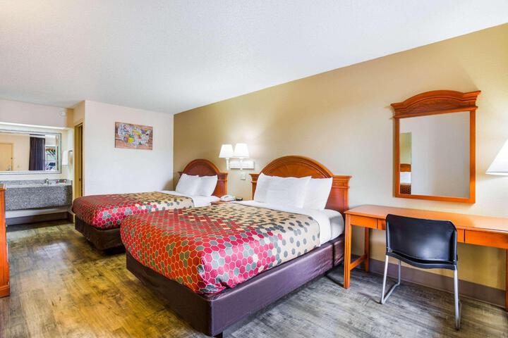 2 Queen Beds (7 of 7)