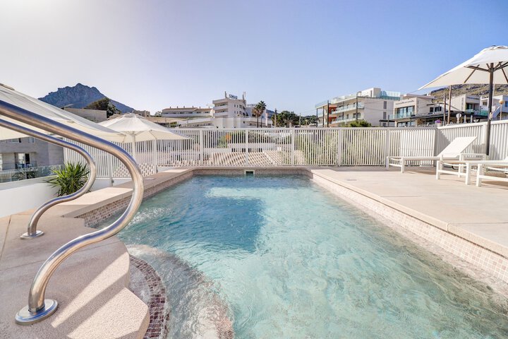 Pool Hotel