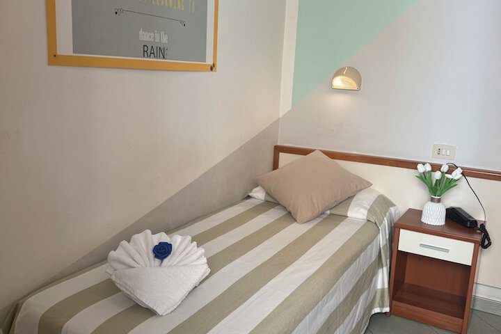 Room 85 of 142