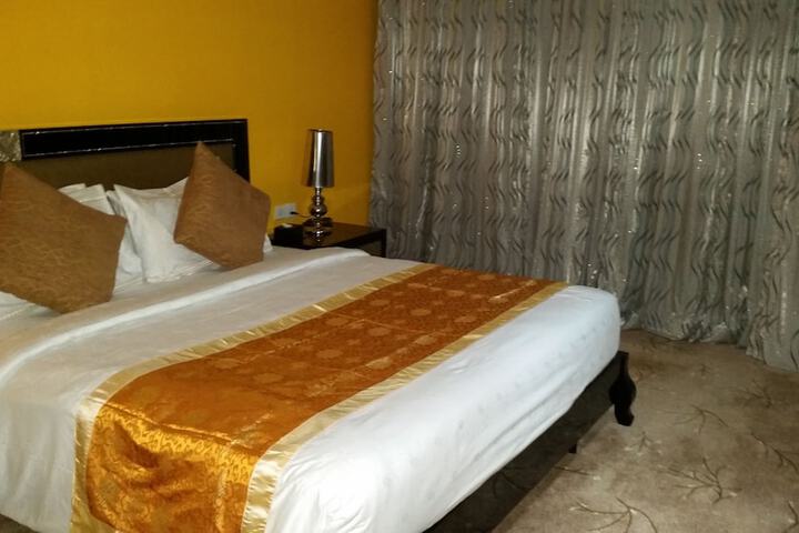 Room 6 of 15