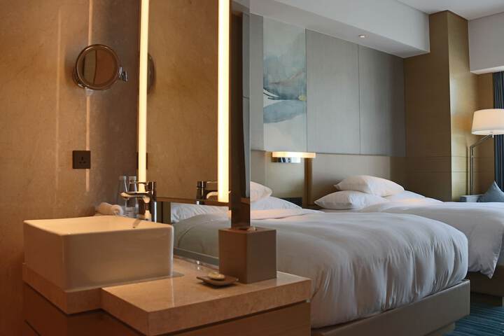 Room 13 of 90