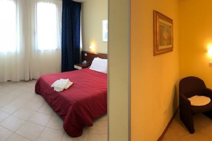 Room 6 of 18