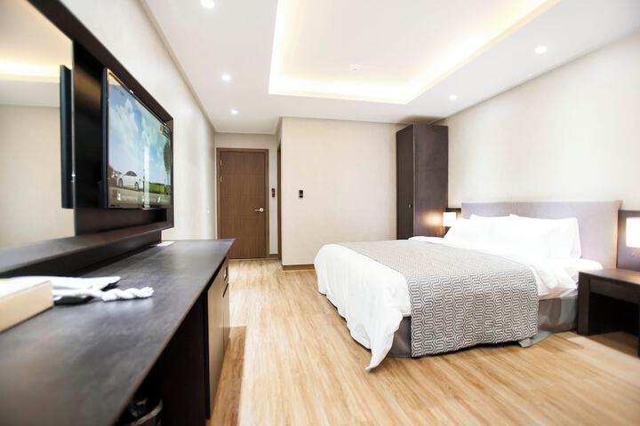 Room 73 of 119