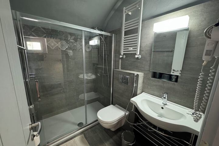 Room 75 of 124
