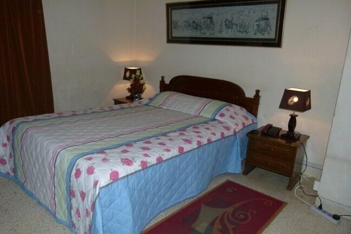 Room 11 of 32