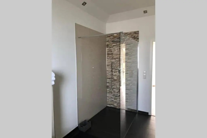Room 2 of 4