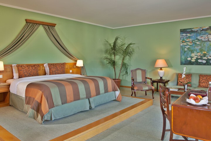Room 6 of 48