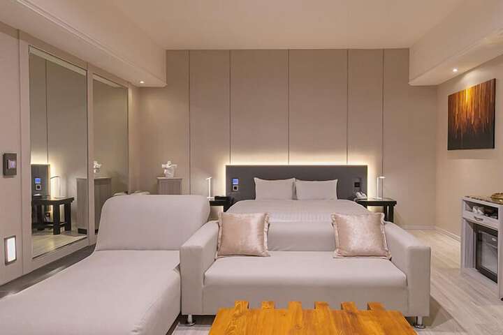 Room 90 of 216