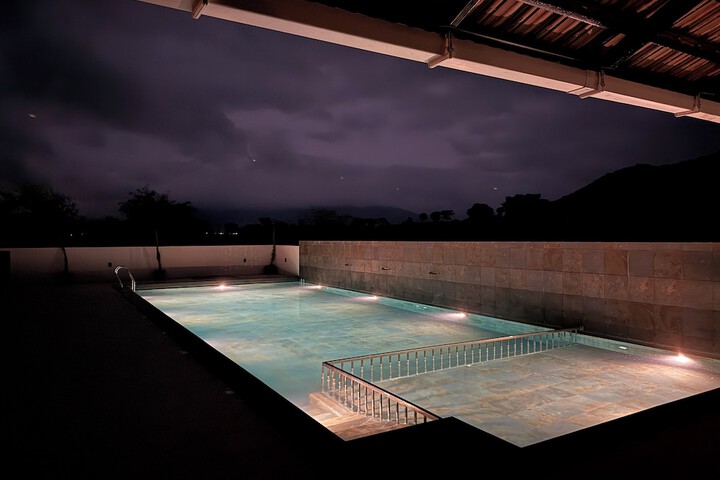 Pool 13 of 20