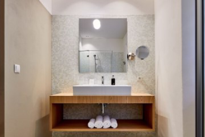 Room 25 of 42