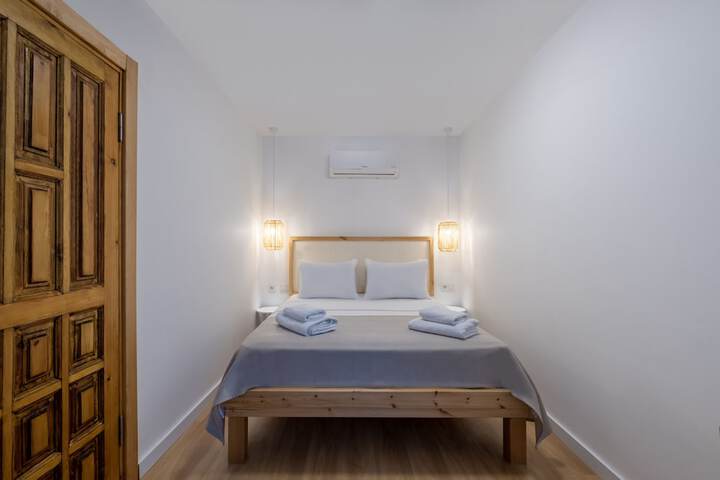 Room 9 of 32