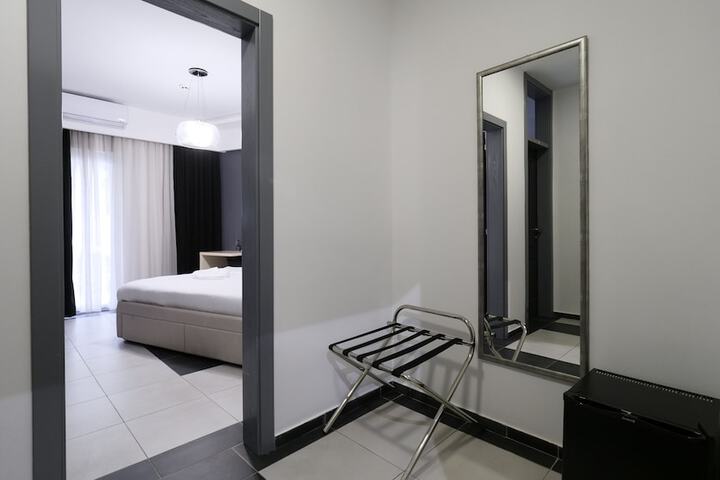 Room 9 of 32