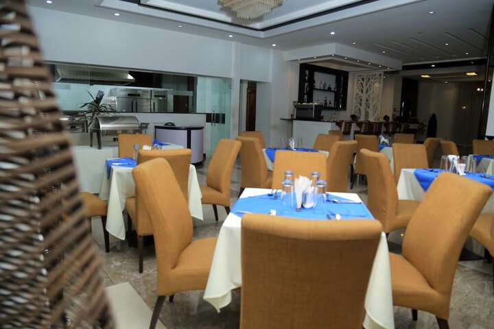 Dining 5 of 25