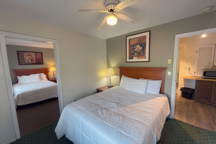 Room 25 of 104
