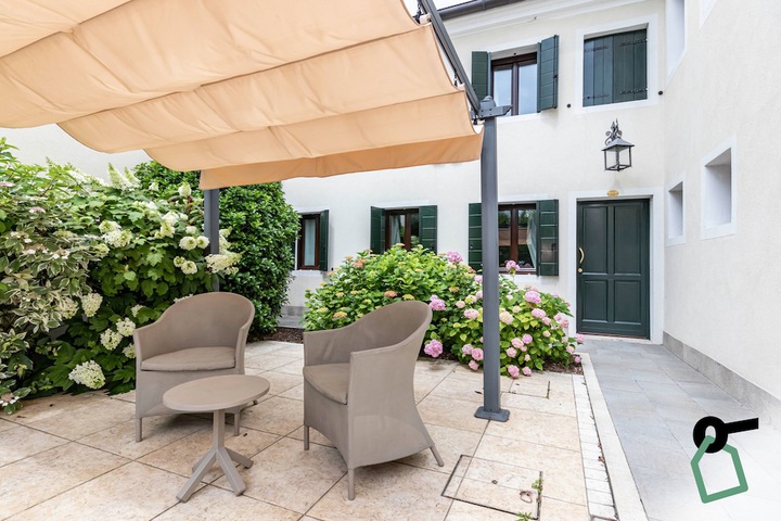 Terrace/Patio 25 of 49