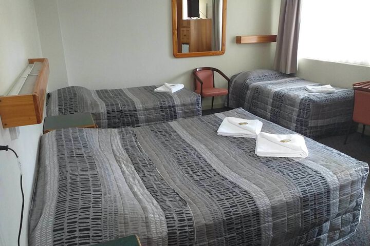 Room 4 of 63
