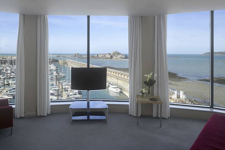 Room 9 of 118