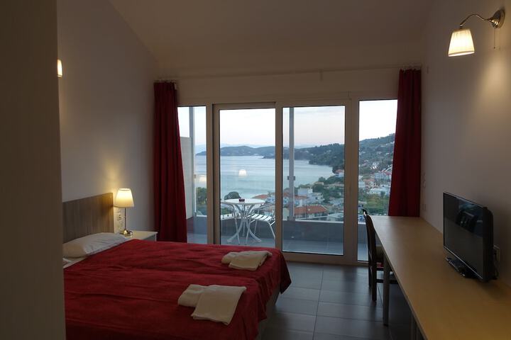 Room 2 of 48