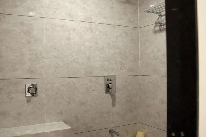 Room 21 of 38