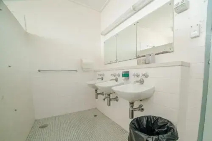 Room 7 of 19