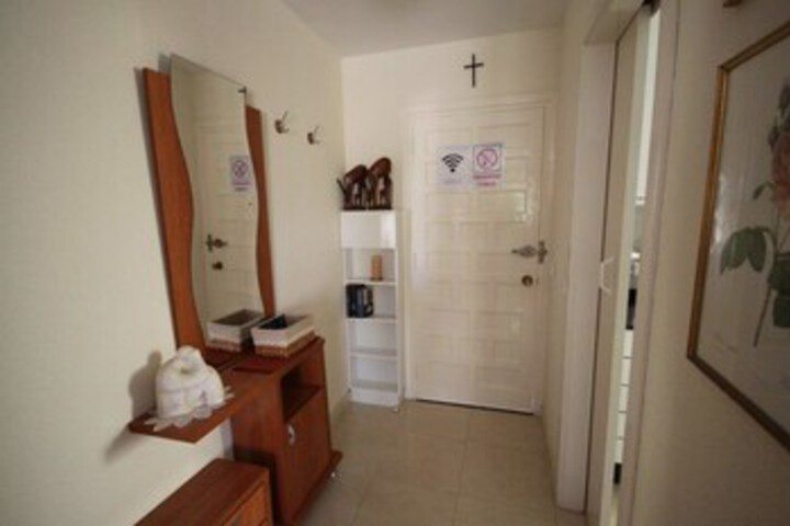Room 9 of 32