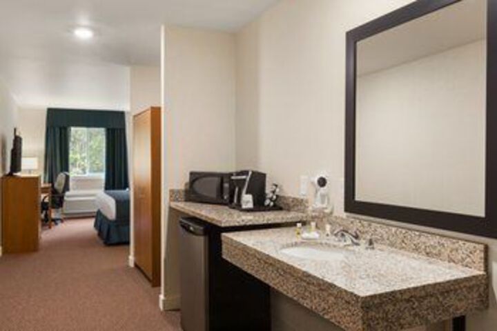 Room 11 of 33