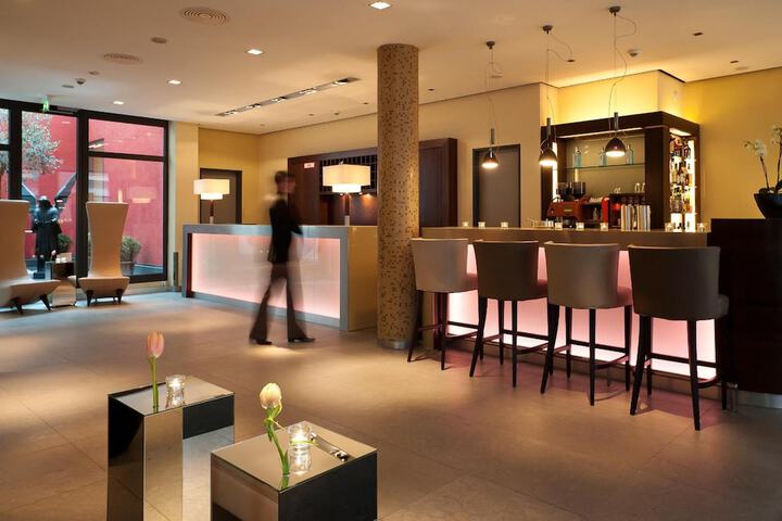Entrance & Lobby