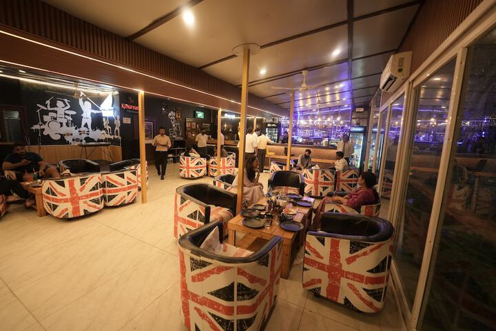 Lounge 73 of 92