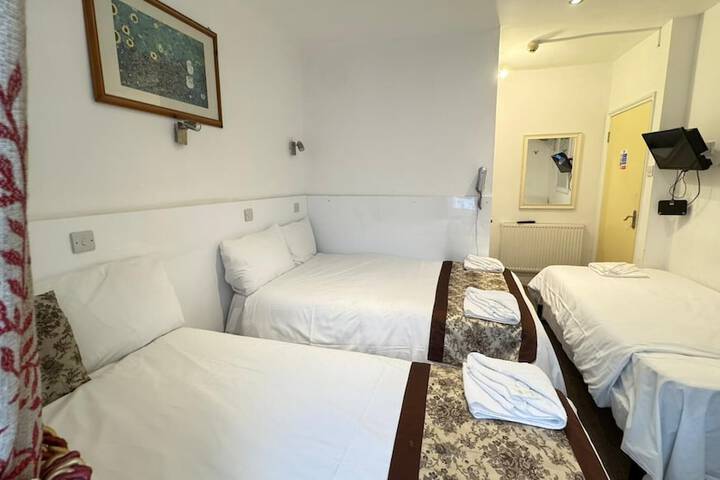 Room 83 of 118
