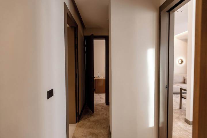 Room 33 of 176