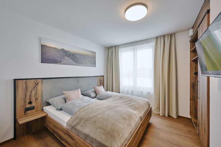 Room 8 of 18