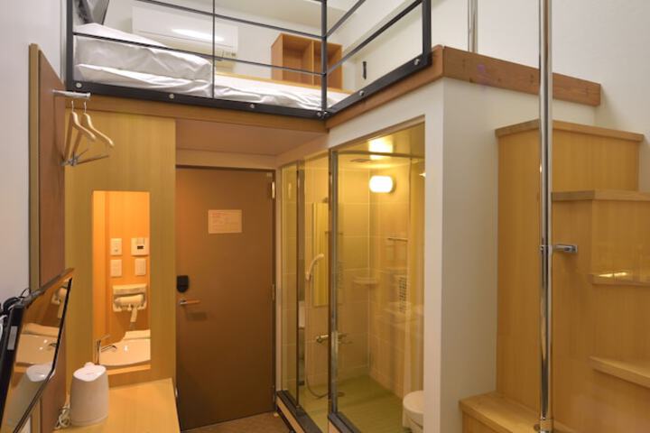 Room 16 of 33