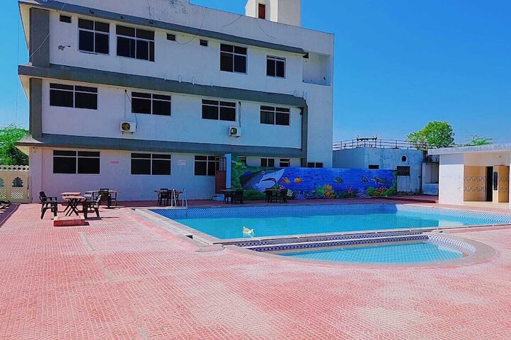 Pool 8 of 15