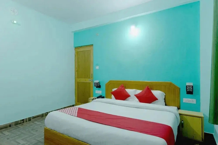 Room 5 of 9
