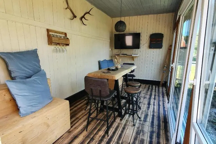 Room 4 of 11