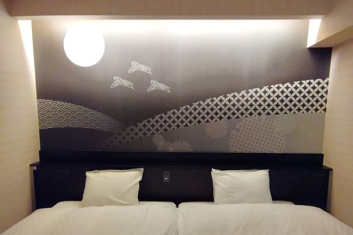 Room 13 of 28
