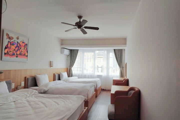 Room 9 of 12