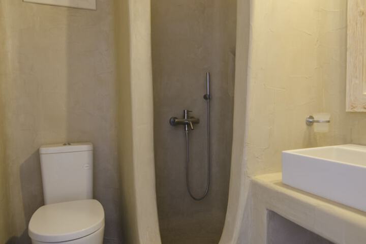 Room 26 of 142