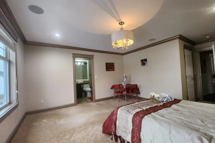 Room 4 of 50