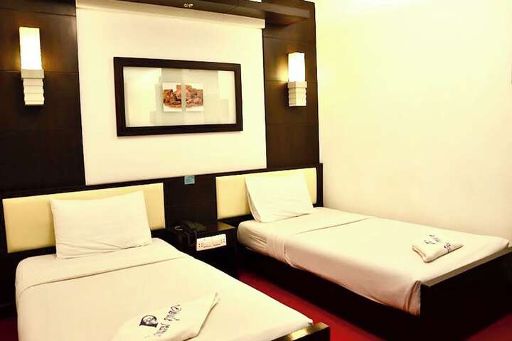 Room 7 of 38